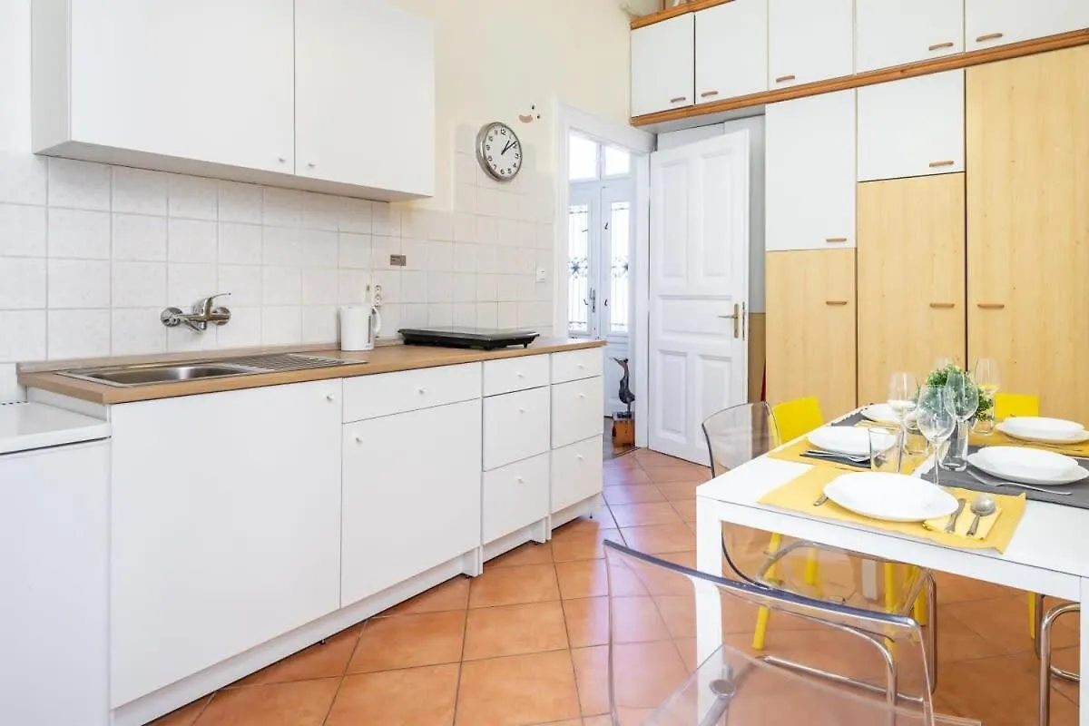 Apartment Quiet Home At Super Central Location Budapest Ungarn