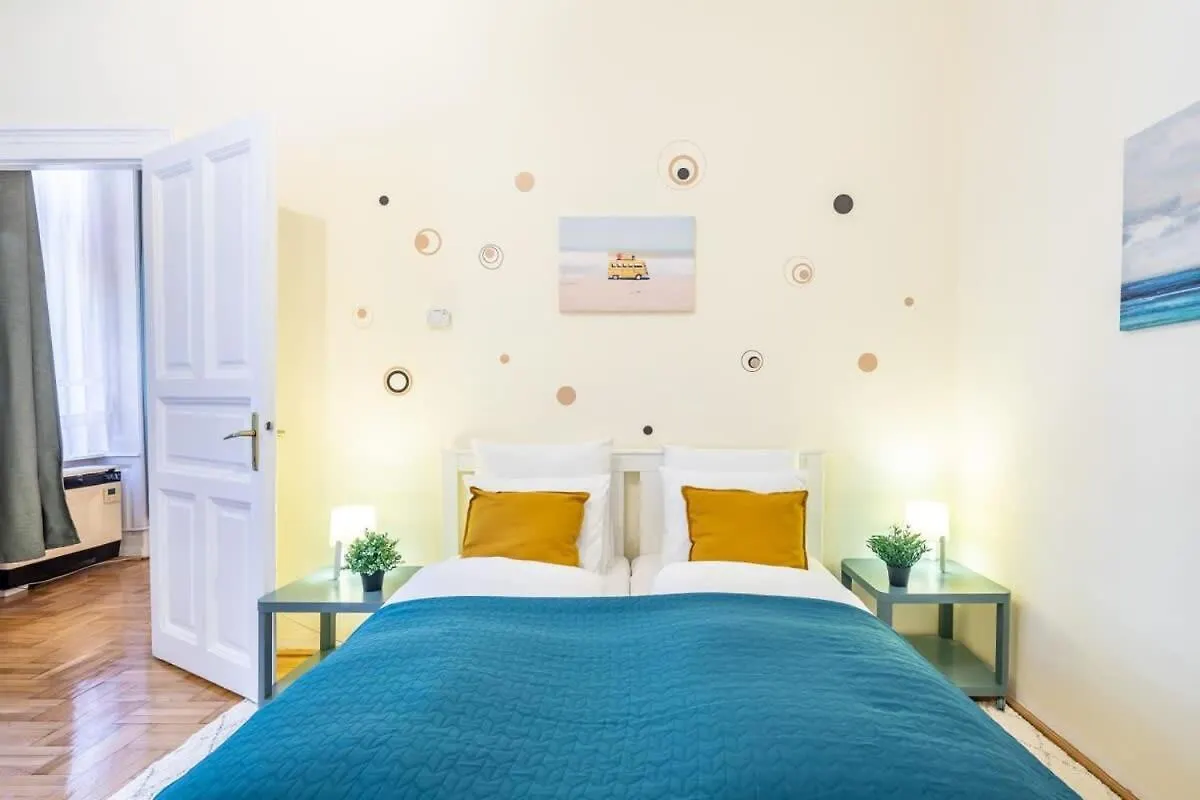 Quiet Home At Super Central Location Budapest Apartment