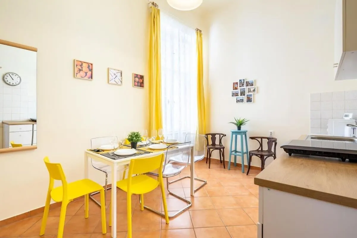 Lägenhet Quiet Home At Super Central Location Budapest Ungern