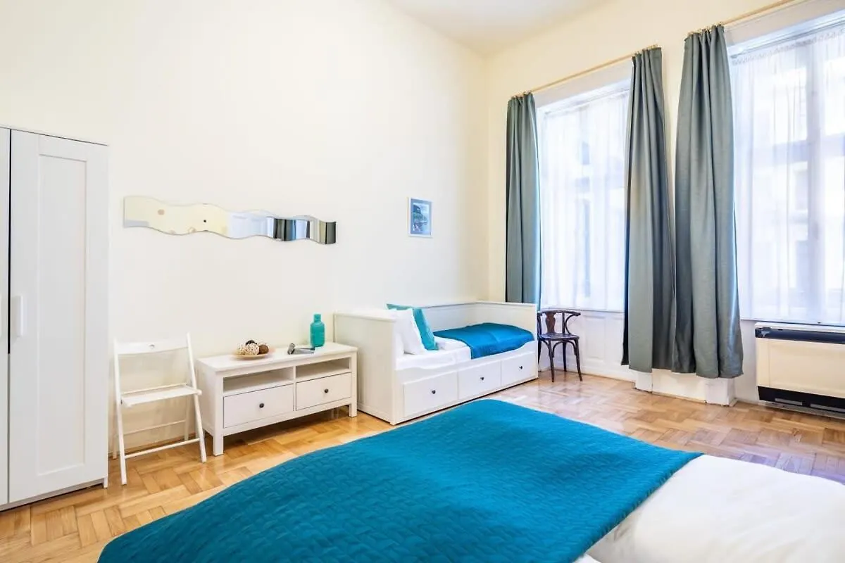 Lägenhet Quiet Home At Super Central Location Budapest Ungern