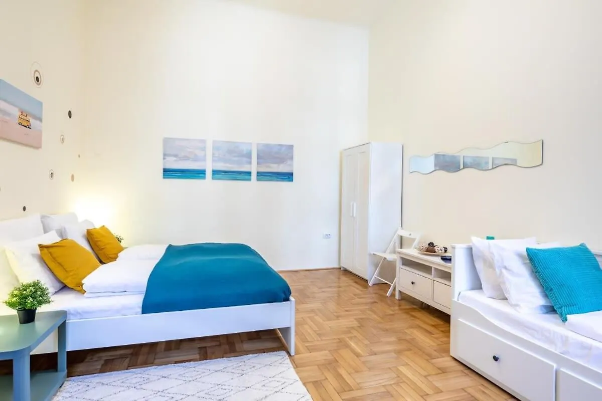Quiet Home At Super Central Location Budapest Lägenhet